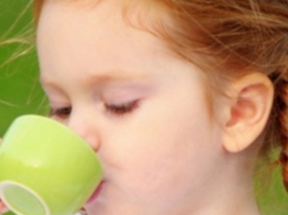 Trẻ Em Uống Trà Atiso Đà Lạt Có Tốt Không